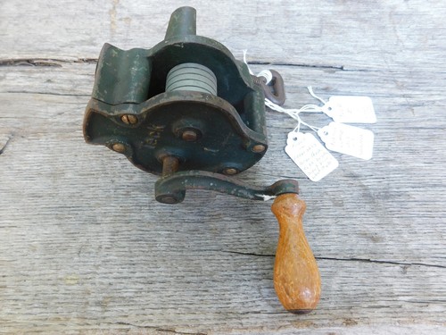 Antique teck hand cranked - 1,