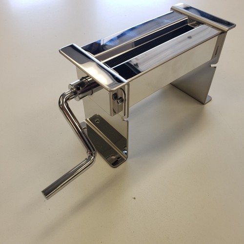 Personal use tobacco shredder - use,